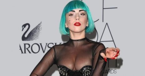 lady-gaga-marihuanat-szivott-a-szinpadon-09190458.jpg